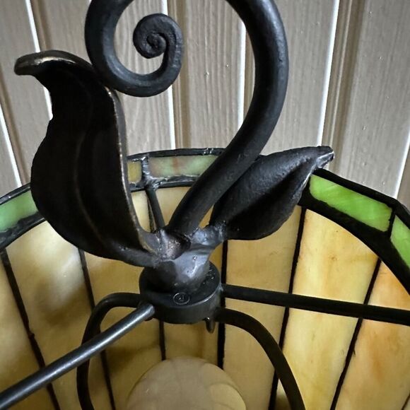 Vintage Quoizel Collectibles scrolling vines w cream glass shades set of 2 - Picture 6 of 16